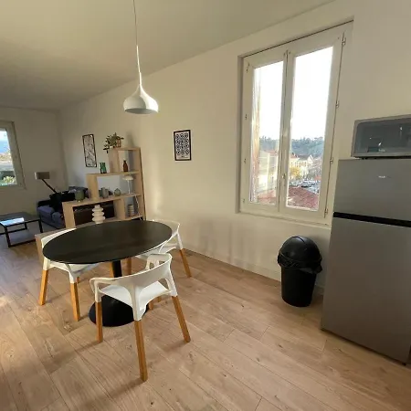 Large Bright, Designer Et Air-conditioned 1 Bedroom דירה